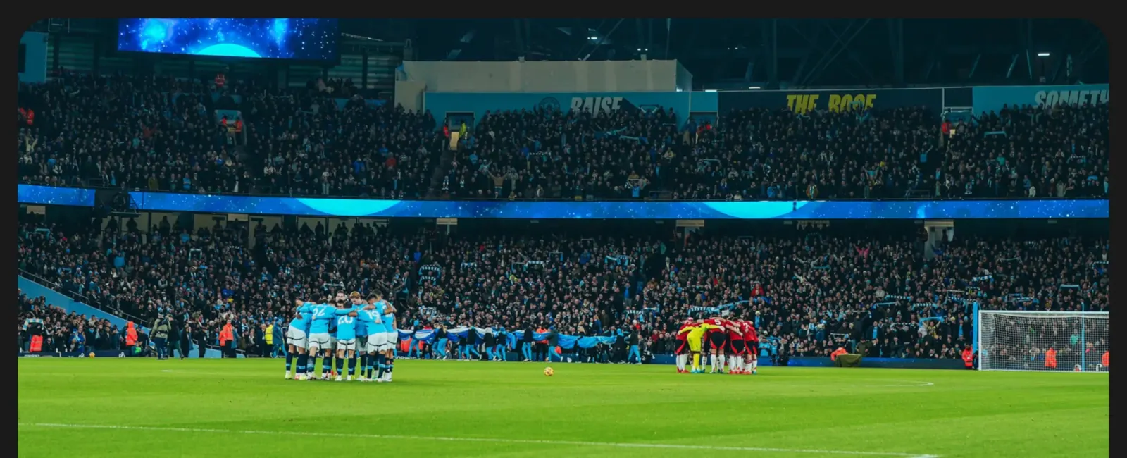 Pelouse de stade avant un match à suivre en IPTV sport